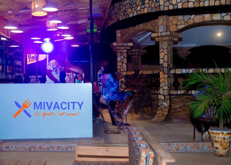 Vue intérieure de la villa au restaurant Mivacity à Lomé